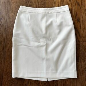 White House Black Market White Pencil Skirt, size 8